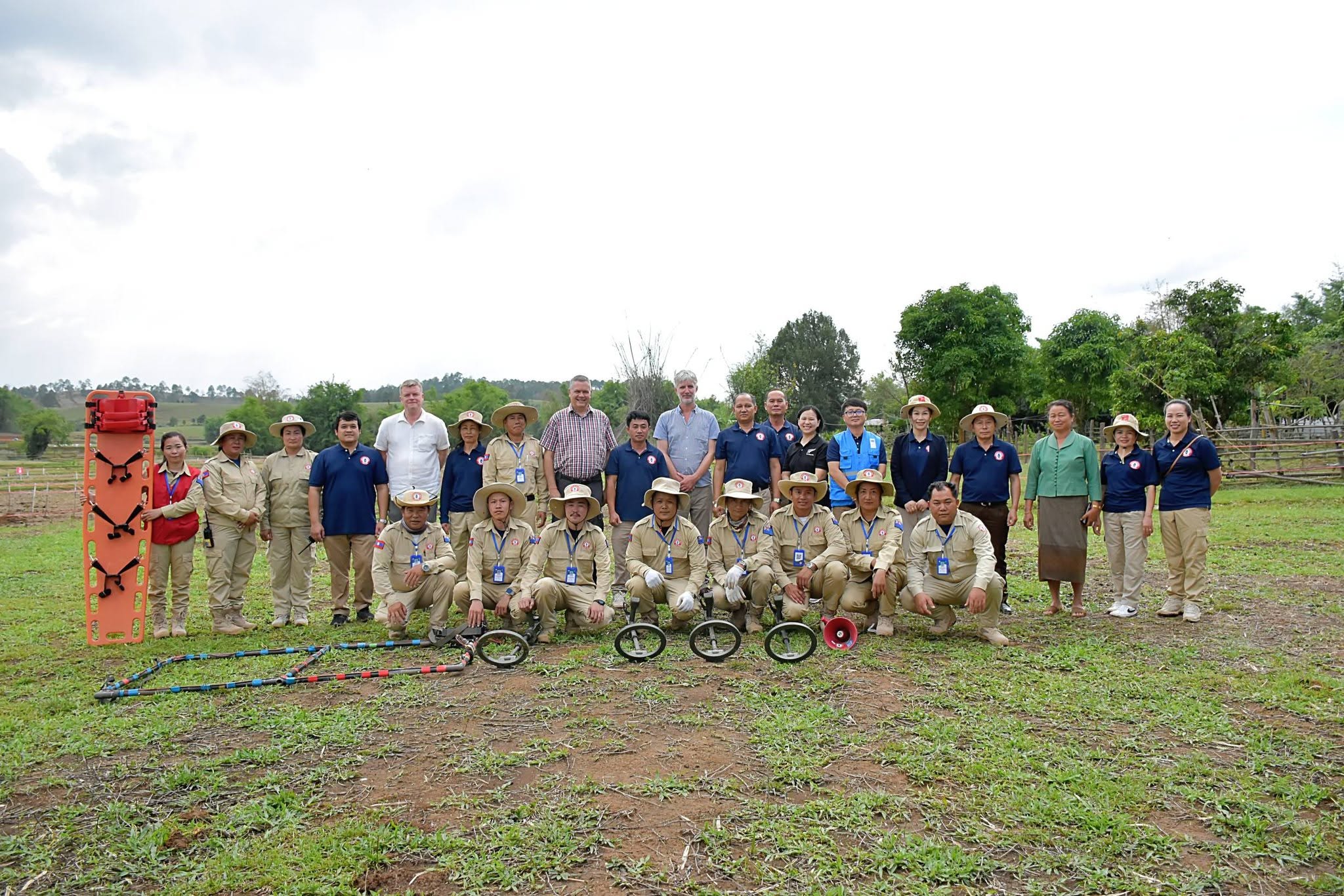 Delegation from the New Zealand Ministry of Foreign Affairs and Trade Visits UXO Lao Xiengkhuang